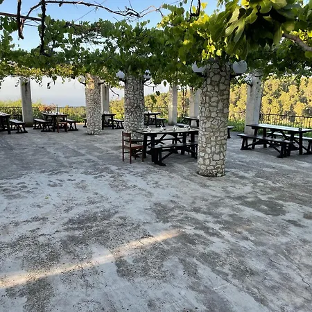 Farm stay Millepini